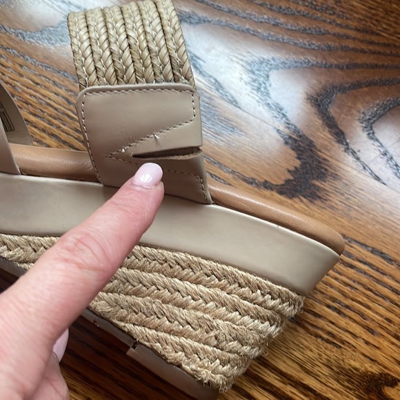 Uggs Mule Sandles, Womens size 7 in nude - Picture 5 of 6